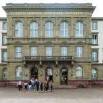 JLU_Hauptgebaude_Studis_Katrina Friese